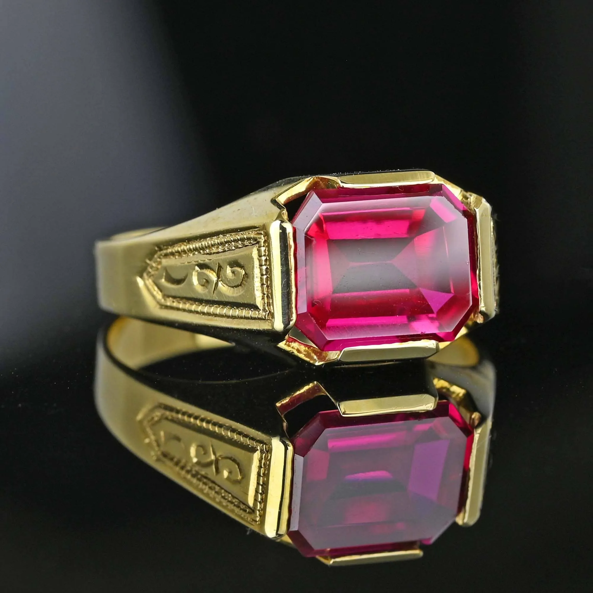 Vintage 10K Gold Rectangle Flat Top Ruby Signet Ring