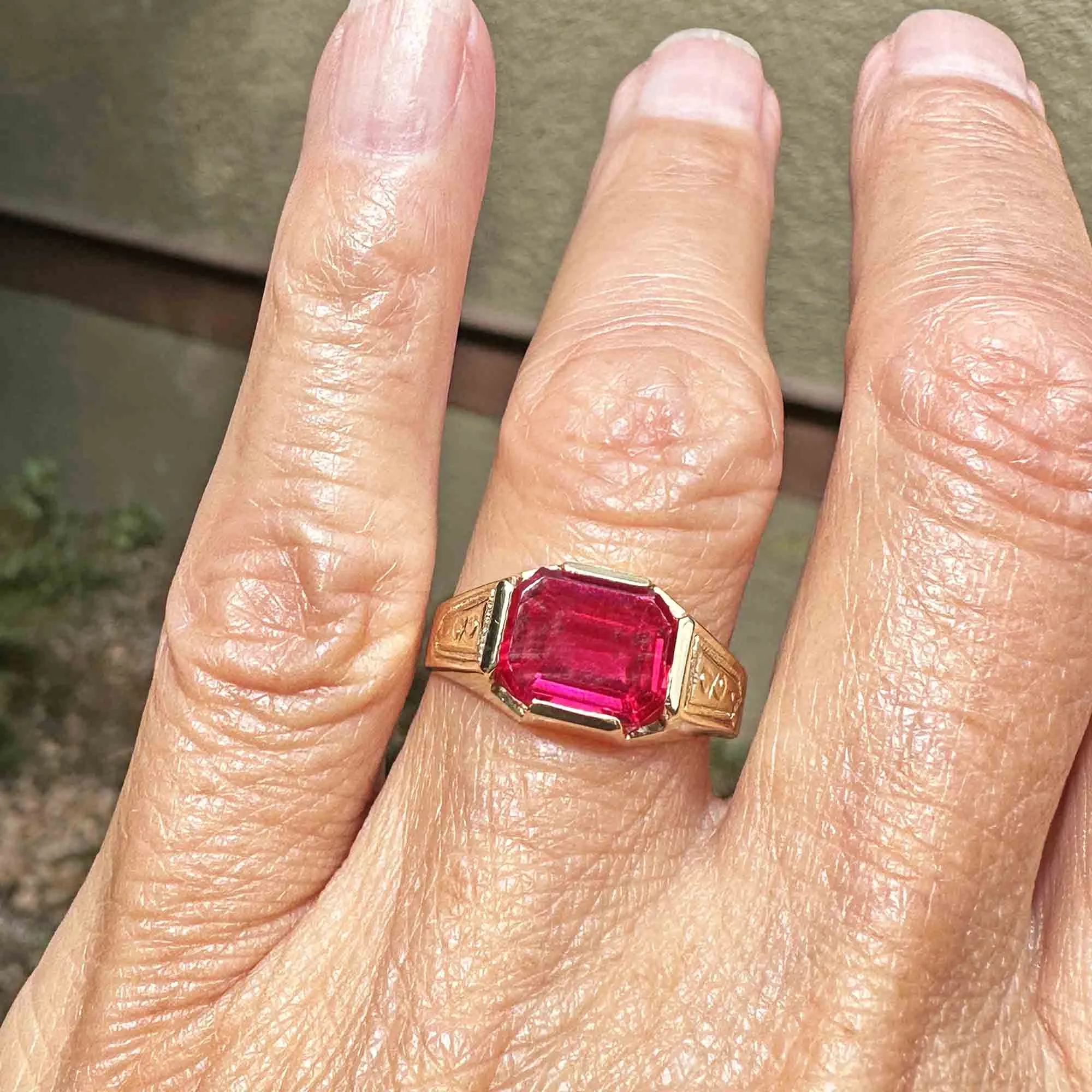 Vintage 10K Gold Rectangle Flat Top Ruby Signet Ring