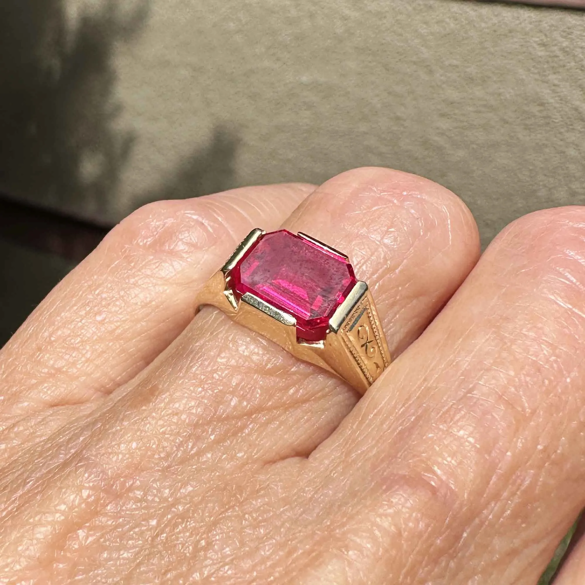 Vintage 10K Gold Rectangle Flat Top Ruby Signet Ring