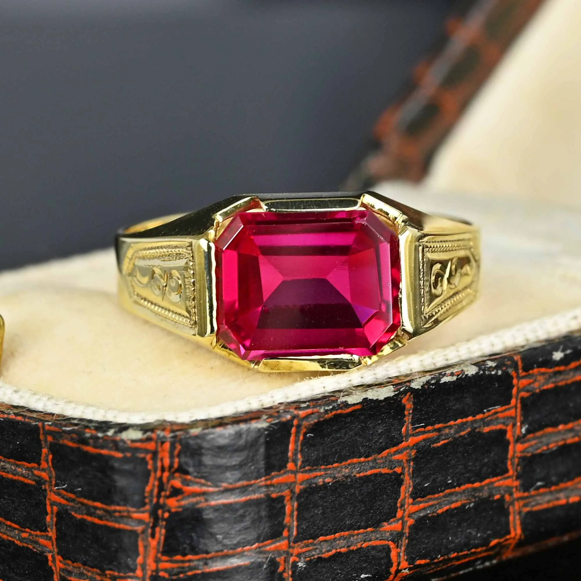 Vintage 10K Gold Rectangle Flat Top Ruby Signet Ring