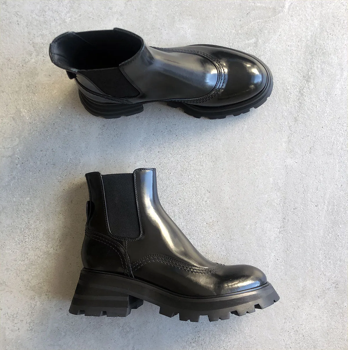 Wander Chelsea Boot, Black